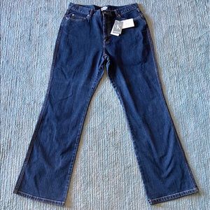 Slim fit, bootleg, zip fly